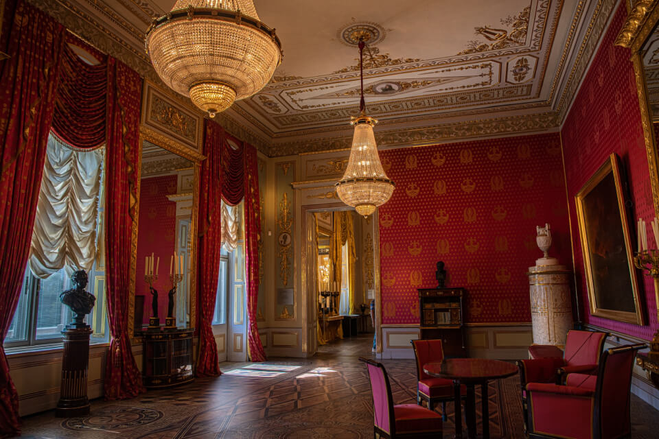 Room & Suites Heritage Hotel Rooms And Suites Interior Img 2